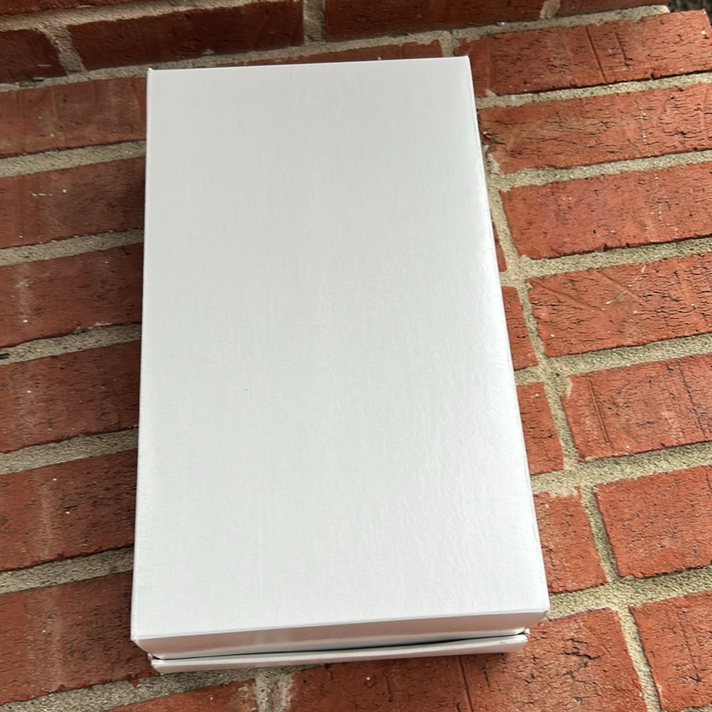 ULINE 5-Pack of Women’s White Shoe Boxes - Picture 7 of 11